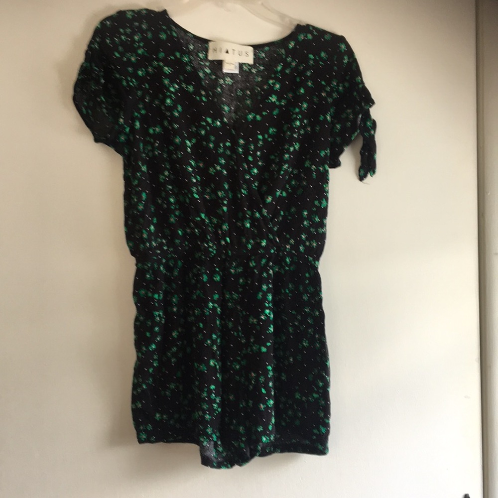 Beautiful Hiatus romper with sleeve deatail